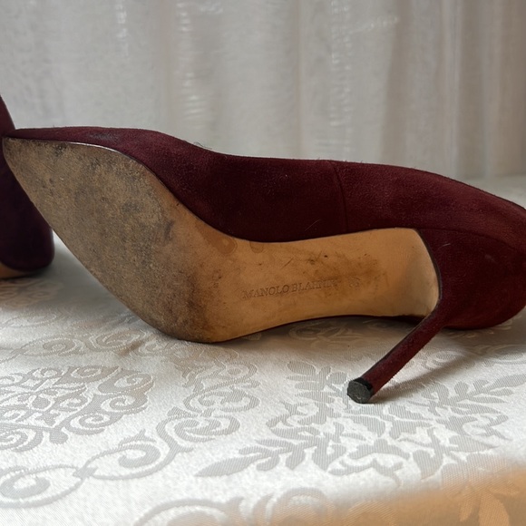 Manolo Blahnik wine suede heels-pairs great with fall and the holidays - Picture 4 of 5